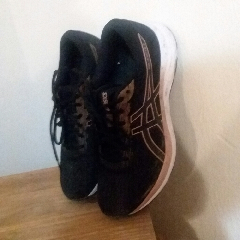 Asics 10 Womans. Worn 5 times.